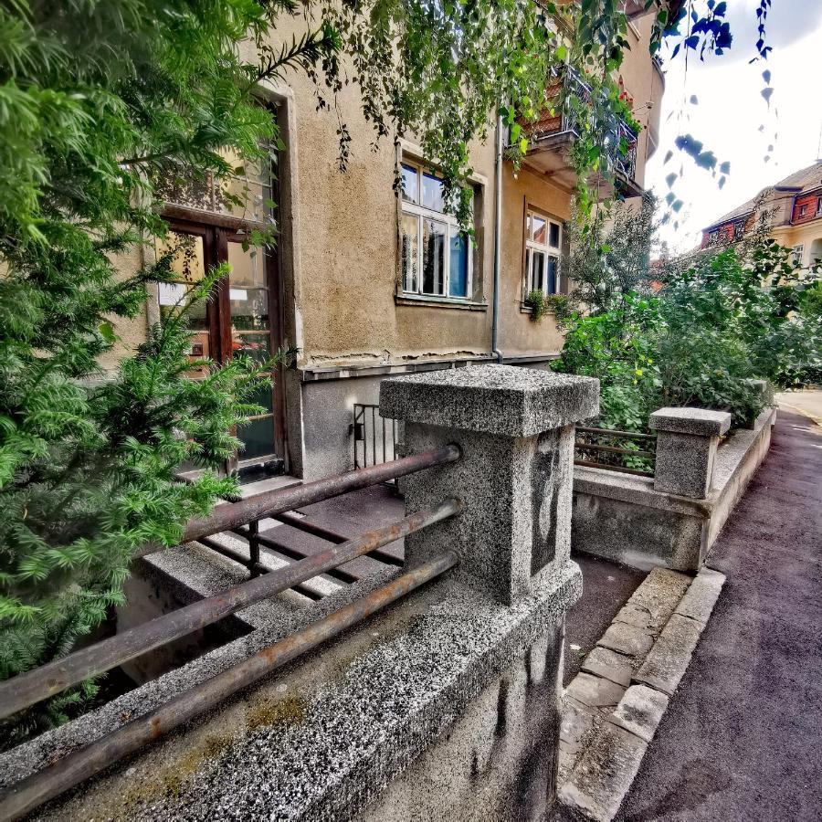 Cozyhome The Castle Apartment - Spacious, Quiet, High Ceiling Bratislava Ngoại thất bức ảnh