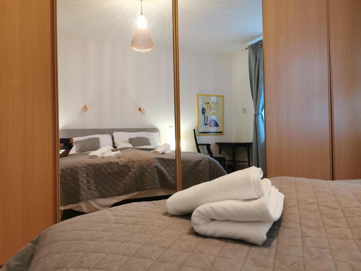 Cozyhome The Castle Apartment - Spacious, Quiet, High Ceiling Bratislava Ngoại thất bức ảnh