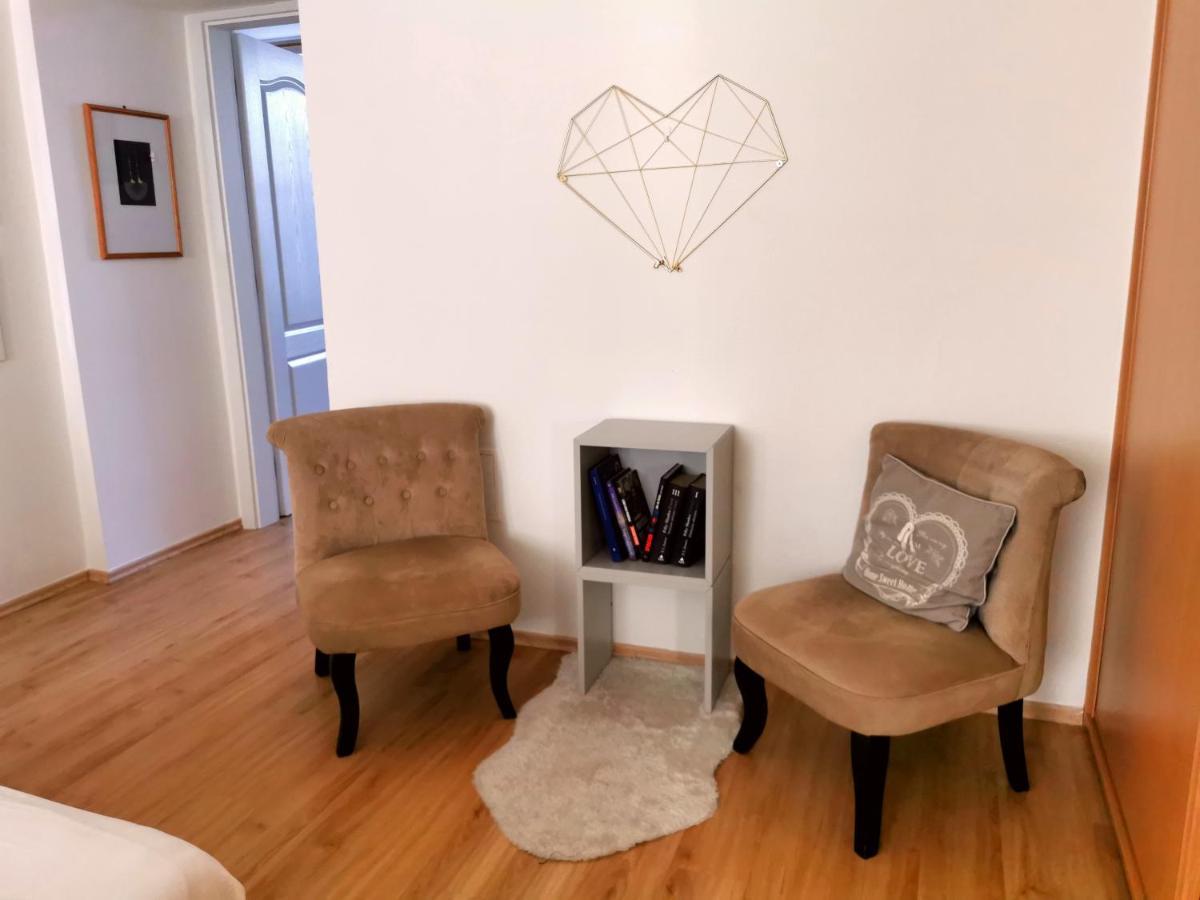 Cozyhome The Castle Apartment - Spacious, Quiet, High Ceiling Bratislava Ngoại thất bức ảnh