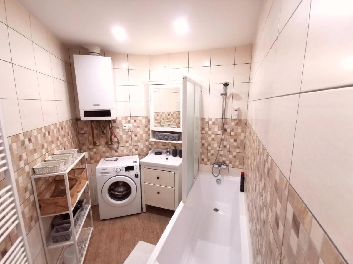 Cozyhome The Castle Apartment - Spacious, Quiet, High Ceiling Bratislava Ngoại thất bức ảnh