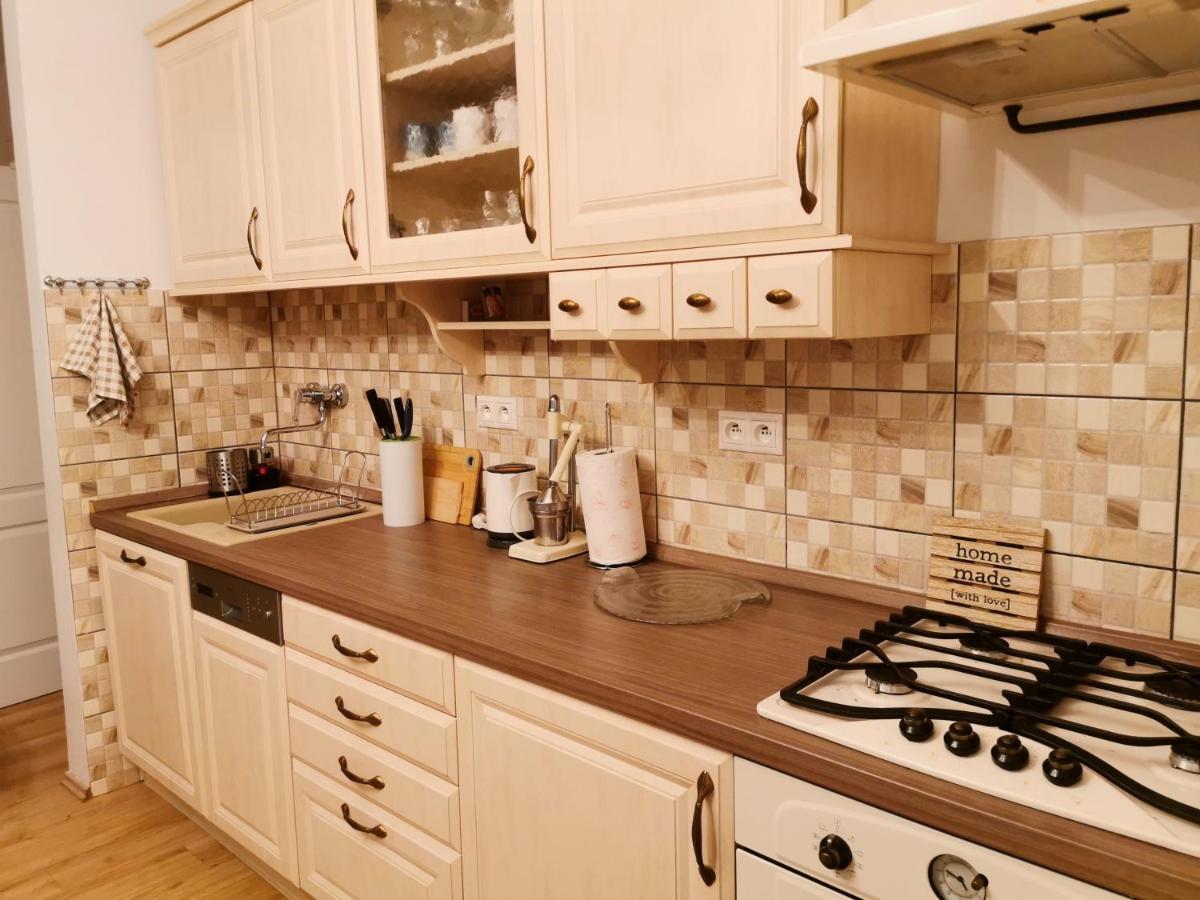 Cozyhome The Castle Apartment - Spacious, Quiet, High Ceiling Bratislava Ngoại thất bức ảnh